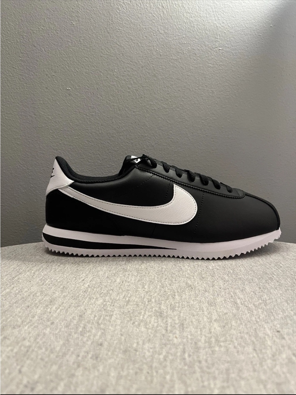 Nike Cortez Black White Sneaker Men's Athletic Shoe Size 9.5 DM4044-001 - Picture 2 of 11